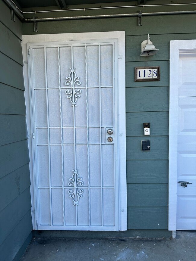 Photo - 12th St. Unit 1128 - 2 Bed/1 Bath Apartment