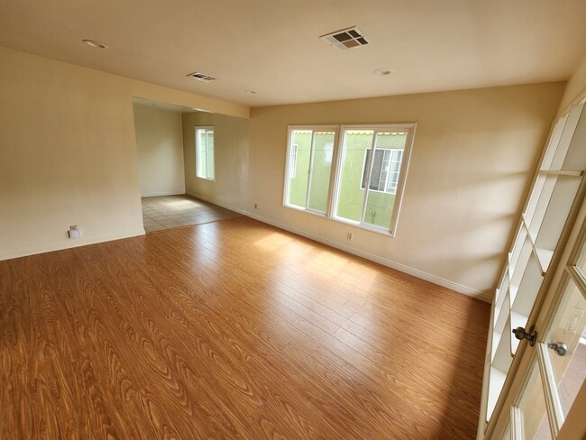 Photo - 5264 Cahuenga Blvd