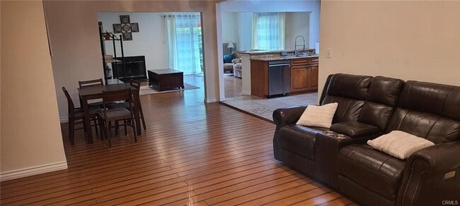 Photo - 5122 Lindley Ave