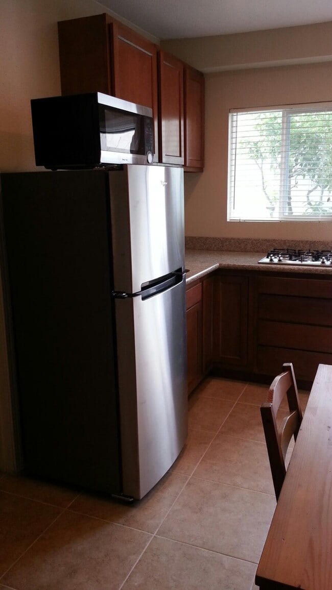 Photo - 7008 Dennison St