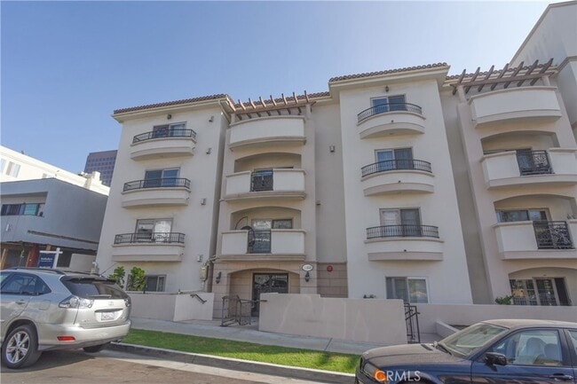 Building Photo - 11848 Kiowa Ave Unit 106