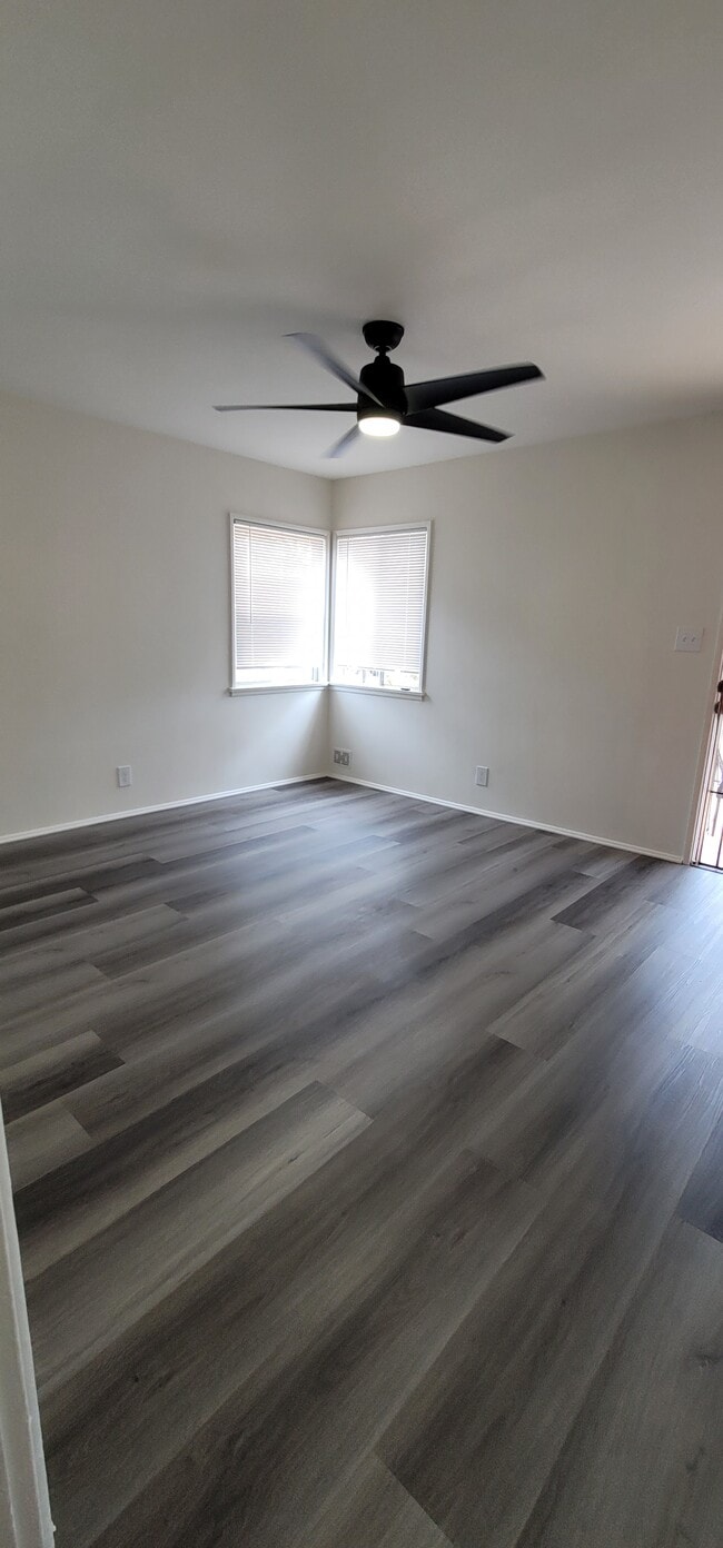 Photo - 6133 S Victoria Ave