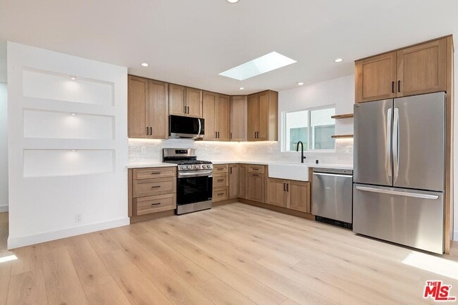 Photo - 3431 Edgehill Dr