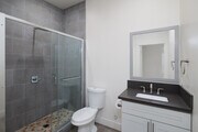 2BR, 1BA - 925SF - Bathroom - Parkway Plaza Apartments