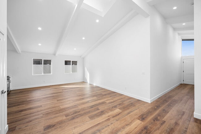 Photo - 13010 Hartland St