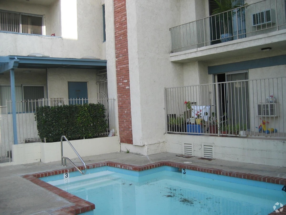 Photo - 1212 N Westmoreland Ave