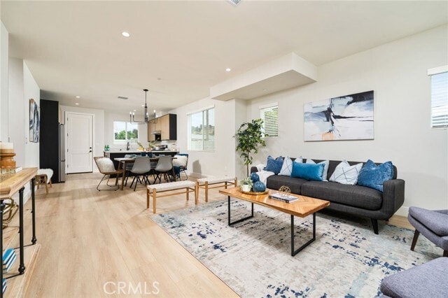 Building Photo - 798 N Amelia Ave