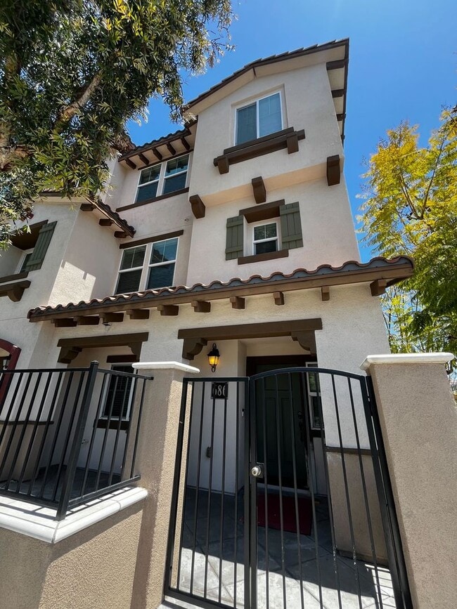 Modern Comfort Meets Classic Charm – 4BR H... - Modern Comfort Meets Classic Charm – 4BR H... House