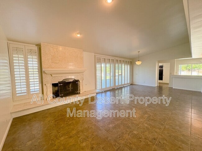 Photo - 73394 Tamarisk St