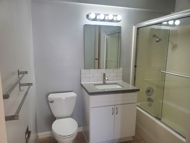 Building Photo - 7892 2nd St Unit 106