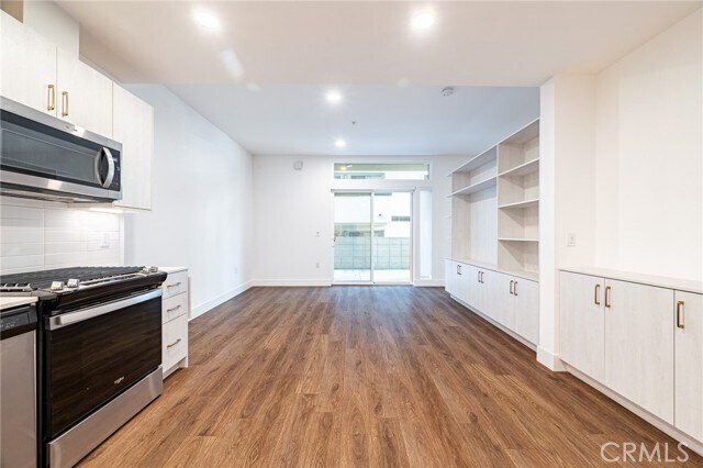 Photo - 709 E Walnut St Unit 222