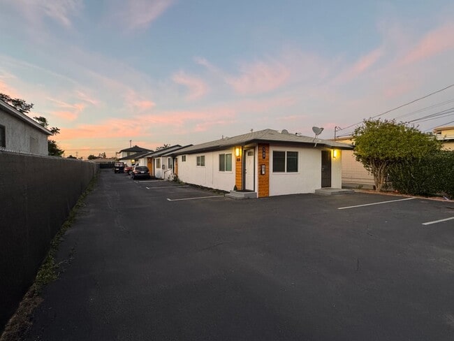 Building Photo - 569 Park Way Unit D