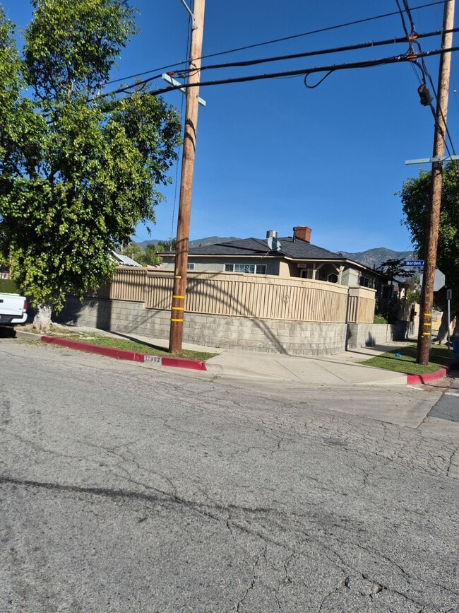 Photo - 12902 Borden Ave