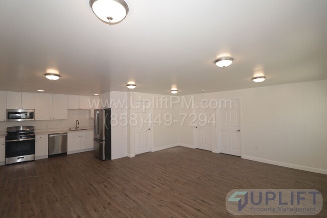 Building Photo - All new 2 bed 1 bath Duplex Unit Louisiana St (3627) (Downstairs)