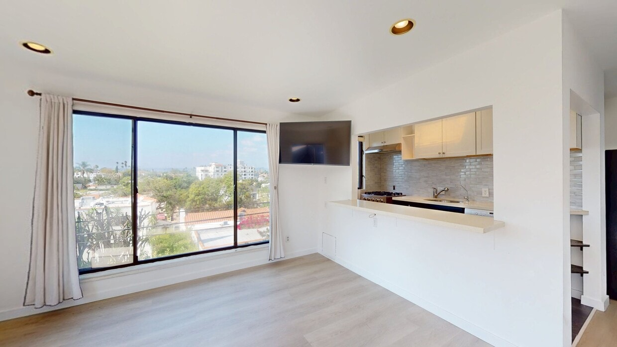 3D Tour - 1225 S Longwood Ave