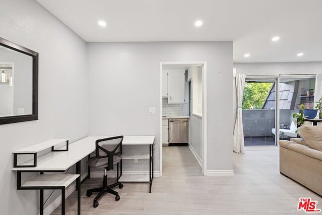 Photo - 5625 N Sumner Wy Unit 314
