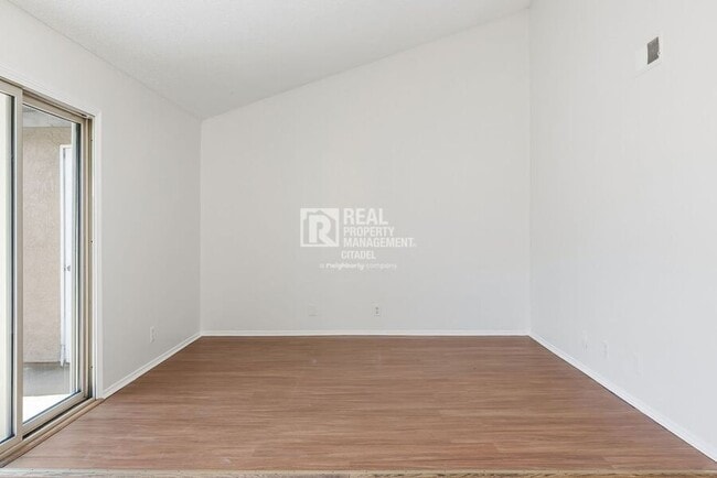 Photo - 4201 W 5th St