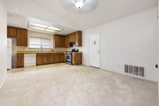 Photo - 732 Butterfield Rd House