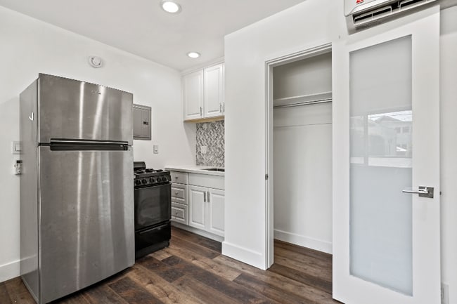 Photo - 2730 Raymond Ave Unit 4