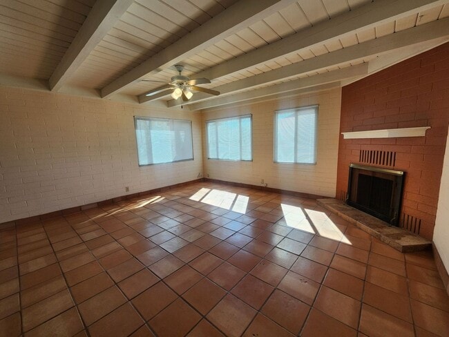 Building Photo - 73015 Siesta Dr