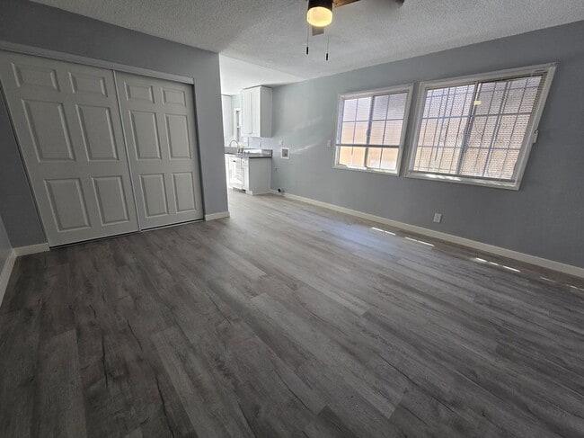 Photo - 317 Warren Ln