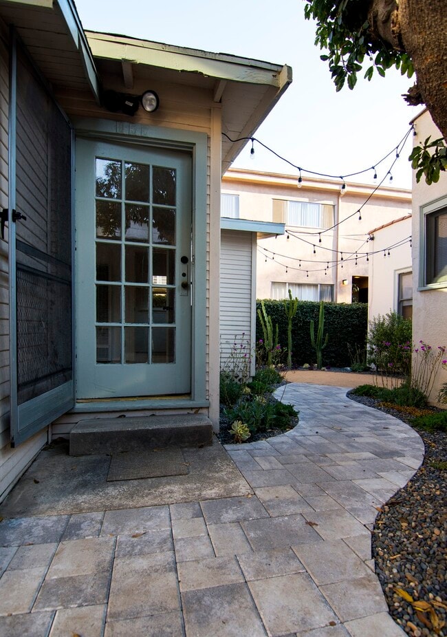 Photo - 950 North Hayworth Avenue