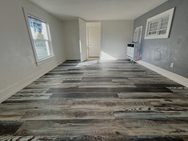 Photo - Douglas St. - 12909-12911 Unit Douglas - 12911