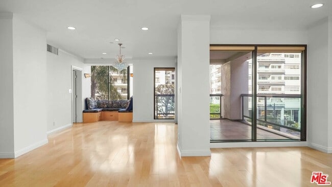 Photo - 10724 Wilshire Blvd Unit 305