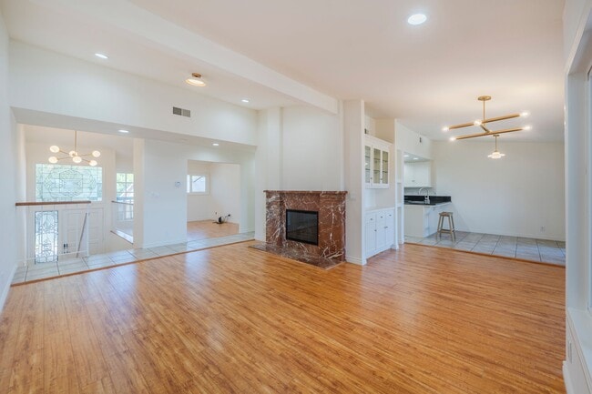 Building Photo - 37 Cottonwood Cir