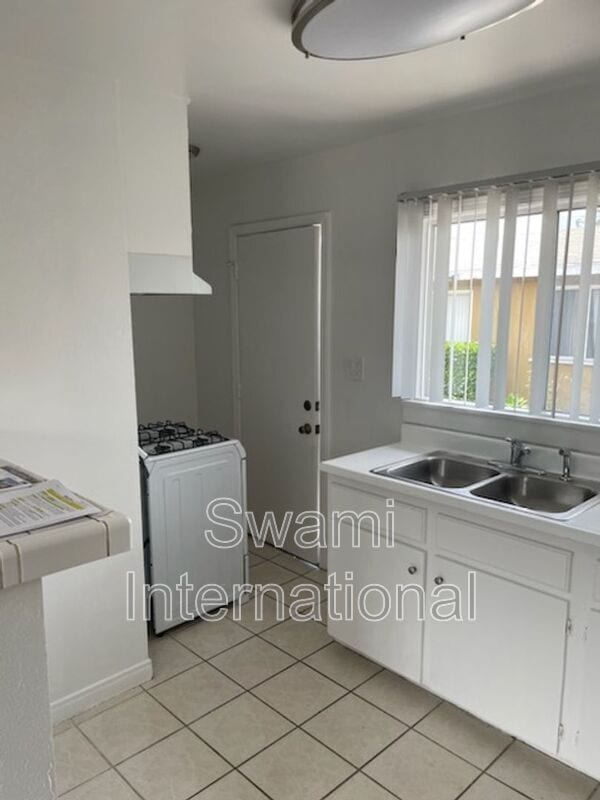 Photo - 4542 W Imperial Hwy Unit #C