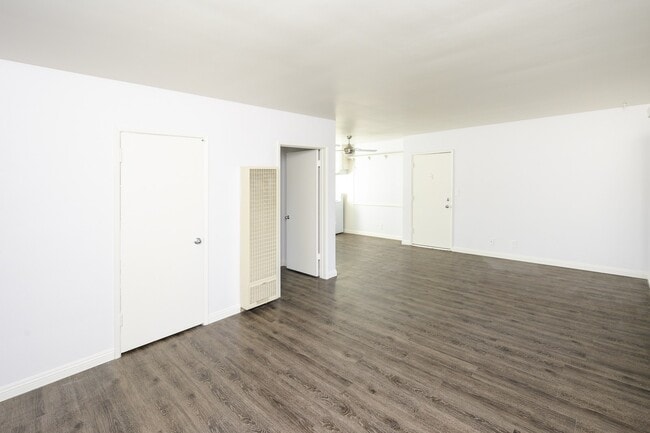 Photo - Whitsett Courtyard Apartments