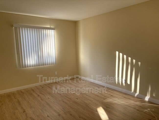 Photo - 2421 Montrose Ave Unit 201