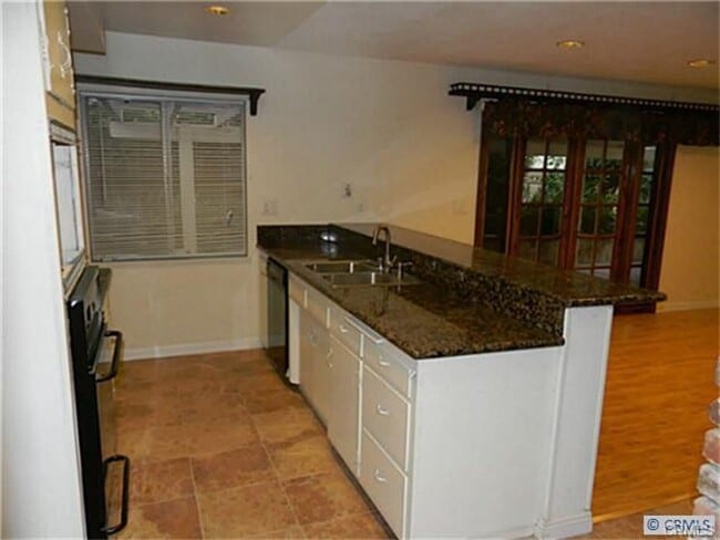 Photo - 405 N California St