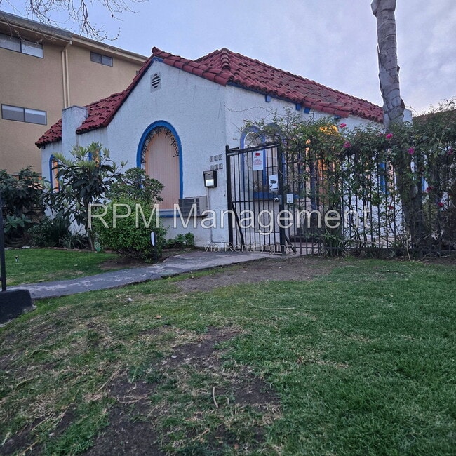 Building Photo - 831 1/3 N Formosa Ave Unit 831 1/3