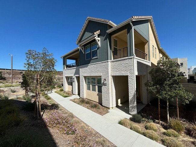 Building Photo - 3 Bedroom Home for Rent in Valencia!