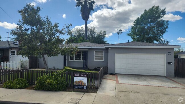 Building Photo - Upgraded Old Town Orange Home Next to Chap...