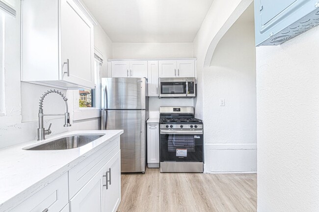 Photo - 1643 Locust Ave Unit 10