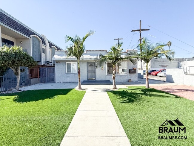 Building Photo - 1415 Centinela Ave Unit 1421B