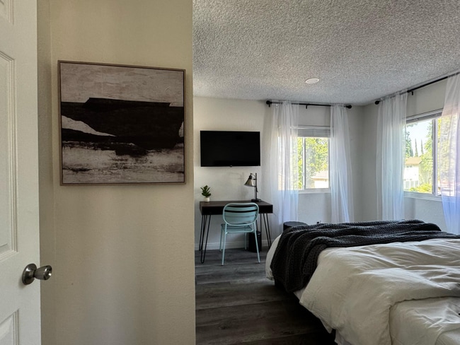 Photo - 20058 Lorne St