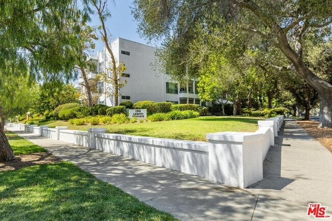 Building Photo - 190 Arroyo Terrace Unit 305