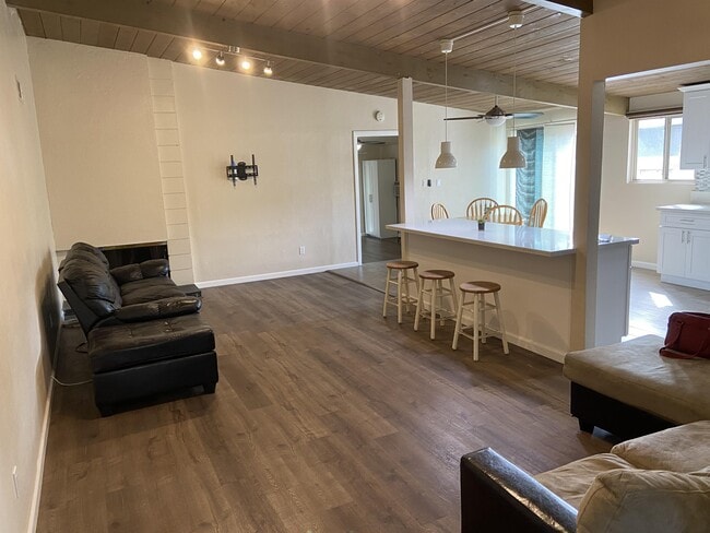 Photo - 4938 54th St