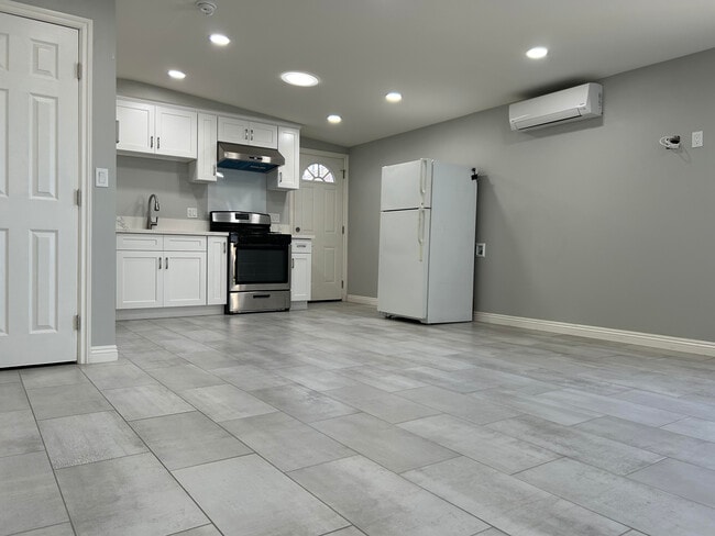 Photo - 4221 W Roberts Dr Unit B