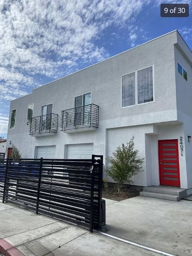 Building Photo - 2409 1/2 Ridgeley Dr Unit #2407