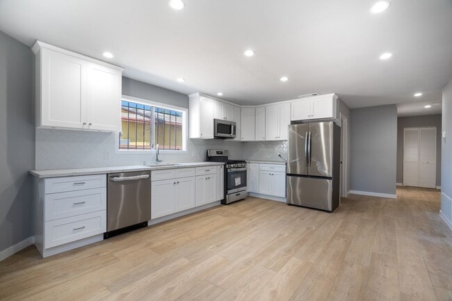 Photo - 1049 W 62nd St Unit 1049 1/4