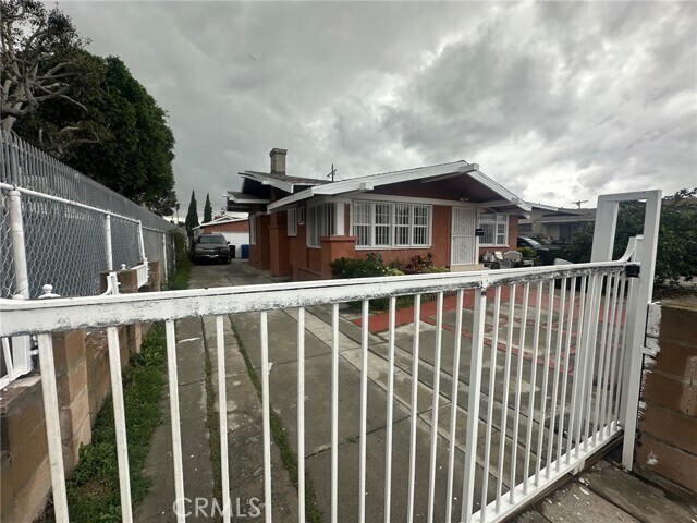 Photo - 912 W 51st Pl