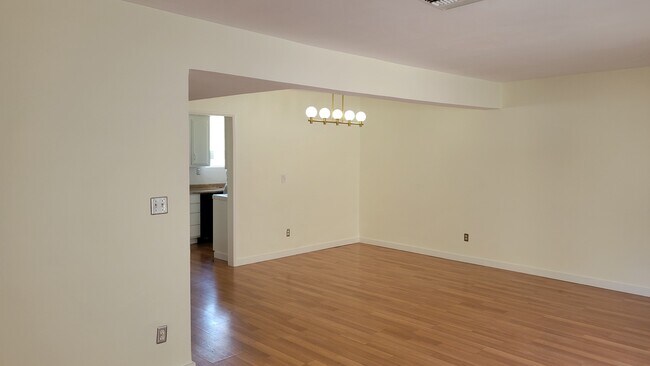 Photo - 6256 Morse Ave