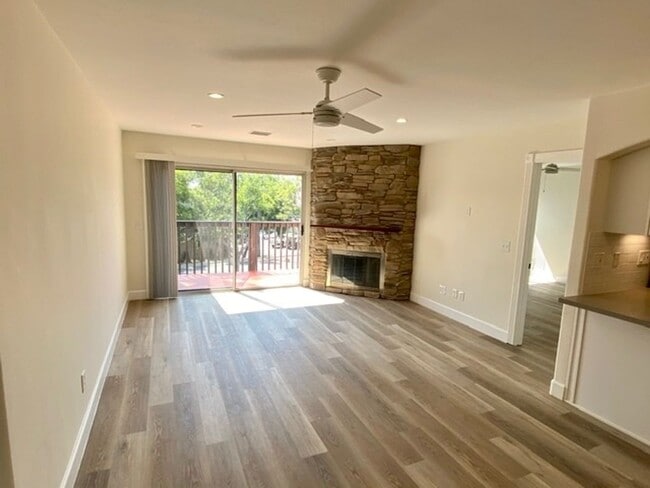 Newly Renovated Two Bed, Two bath La Costa... - Newly Renovated Two Bed, Two bath La Costa... House