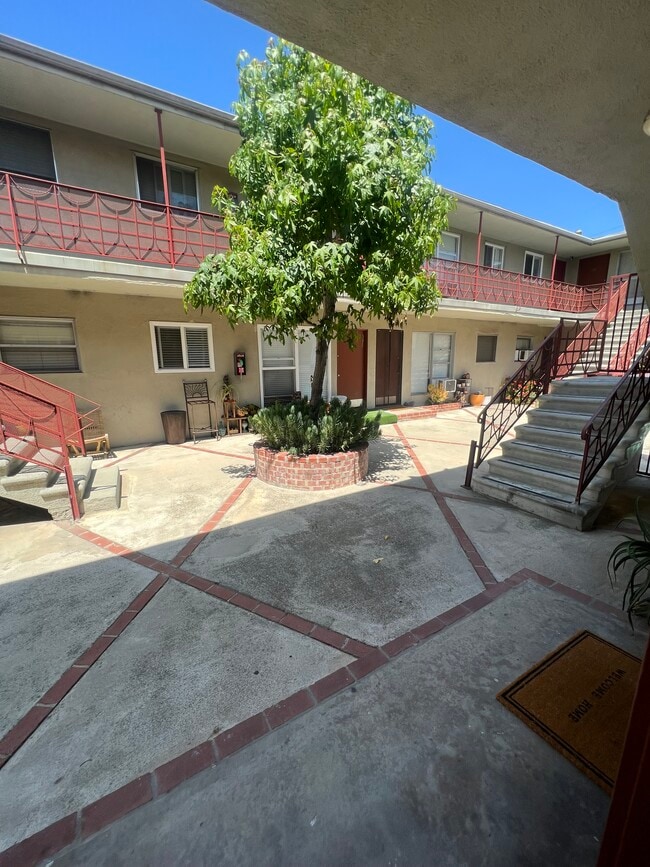 Photo - 940 S Venice Blvd