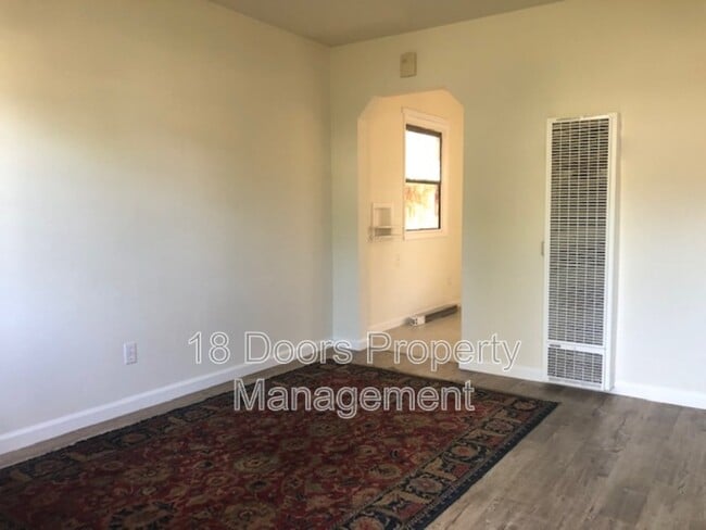 Photo - 4556 55th St