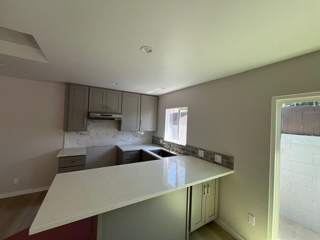 Photo - 51st Street Apartments Triplex Unit 619